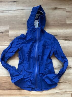 Women’s Lightweight Hooded Rain Jacket - Royal Blue